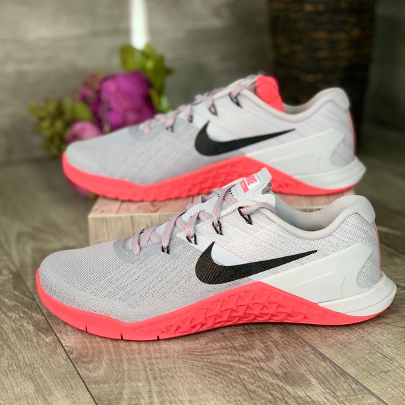 nike metcon pink and grey